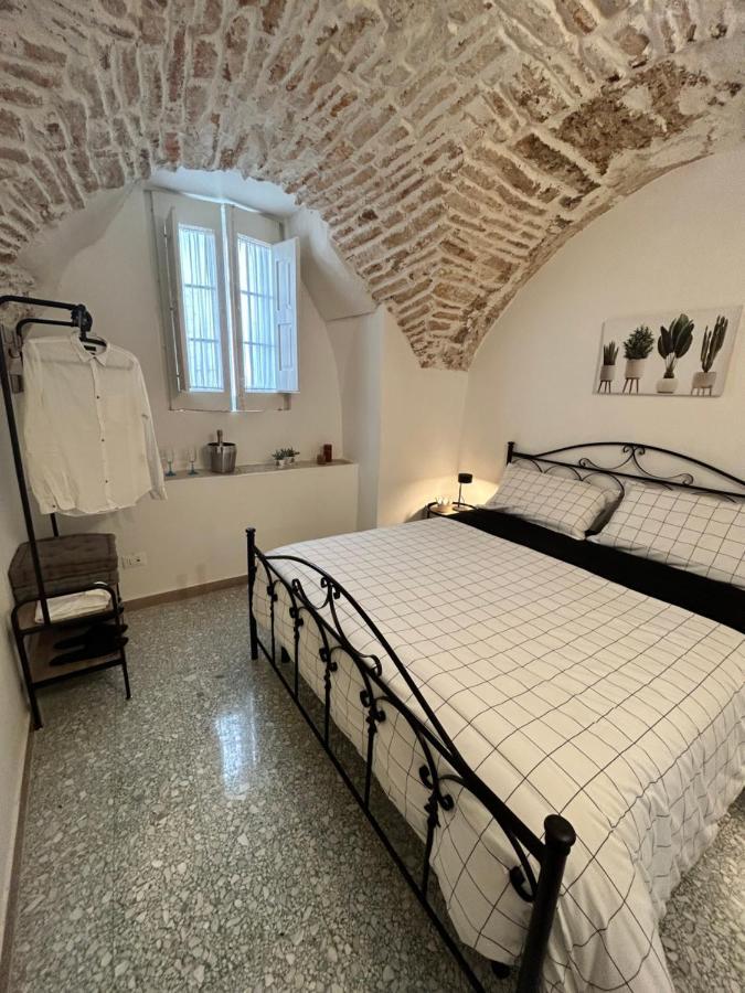 Casa Angioina Apartment มาร์ตินาฟรังกา ภายนอก รูปภาพ